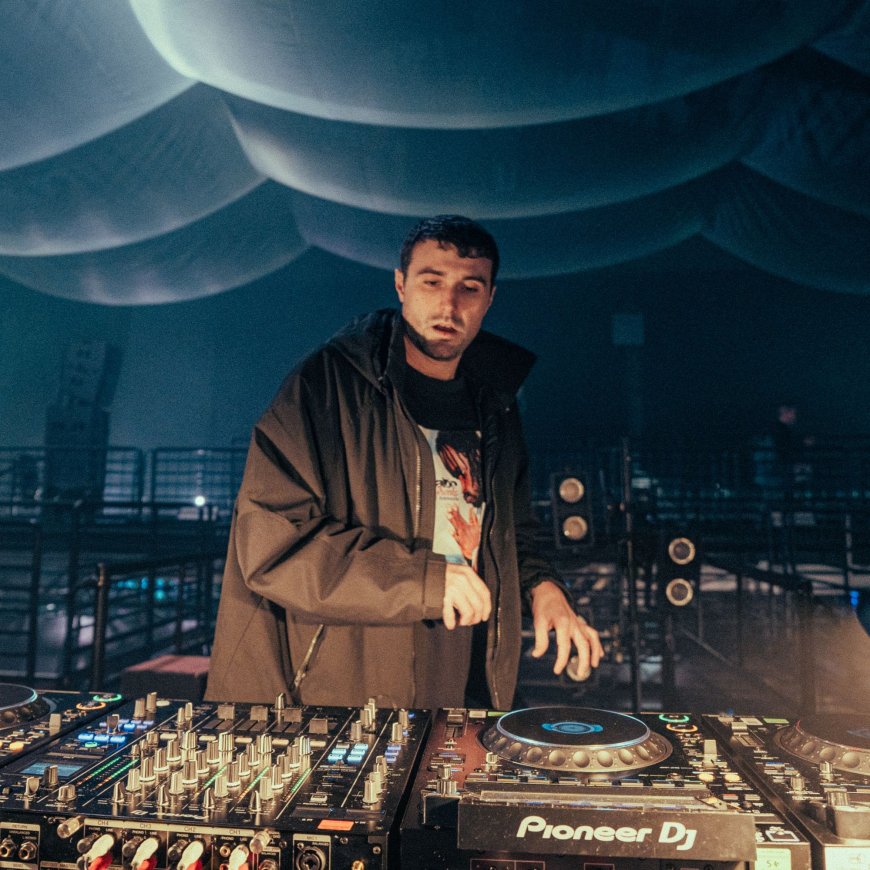 Fred again.. y Apple Music presentan película en vivo exclusiva del USB Tour