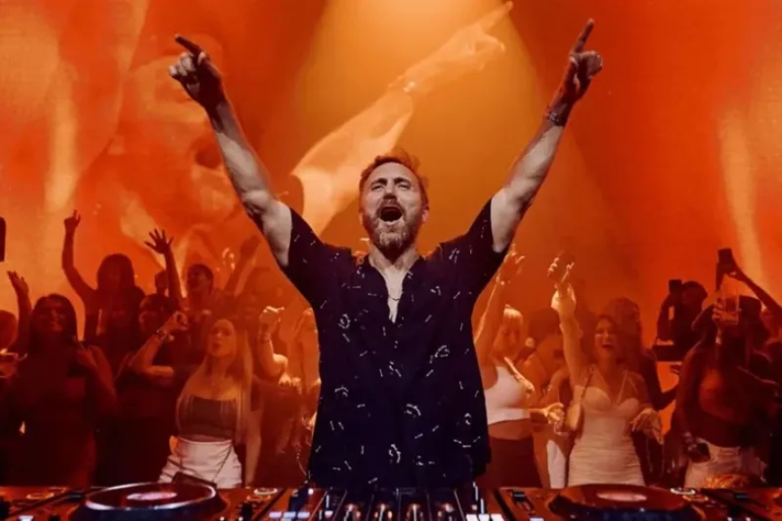 David Guetta Regresa al Superclub UNVRS en Ibiza con su Residencia "Circo Galáctico" este 2026